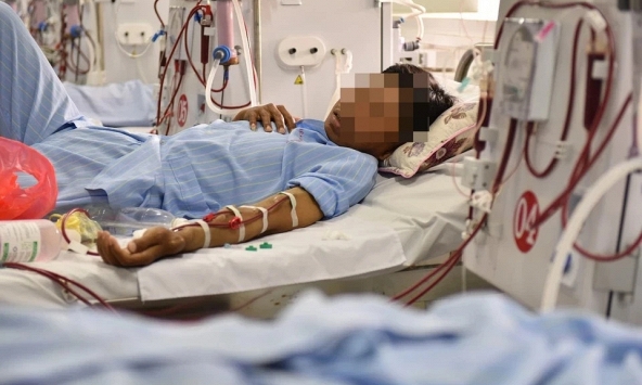 Bệnh viện Bạch Mai cảnh báo: 4 thói quen khiến nhiều người trẻ gắn cả đời với máy lọc máu