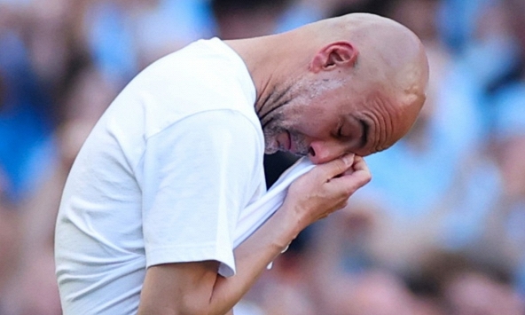 HLV Pep Guardiola khóc rồi!