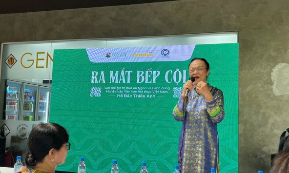 Nghệ nhân Hồ Đắc Thiếu Anh giữ ấm bữa cơm gia đình qua dự án Bếp cội 