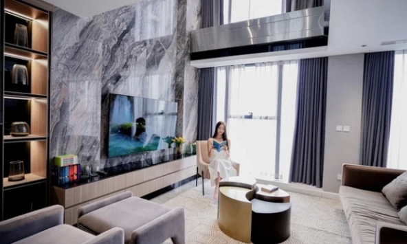 Mỹ nhân showbiz 'học vượt' từ cử nhân lên Tiến sĩ: Siêu đẹp siêu giàu, sở hữu penthouse 21 tỉ view ôm trọn Hồ Tây