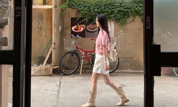 Chân to, nhức mỏi do tư thế đi bộ sai? Bác sĩ tiết lộ 4 mẹo để chỉ bước đi chân cũng đẹp, eo ngày càng nhỏ