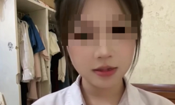 Có hành động phản cảm trước khi ra trường, nữ TikToker làm dấy lên làn sóng phẫn nộ