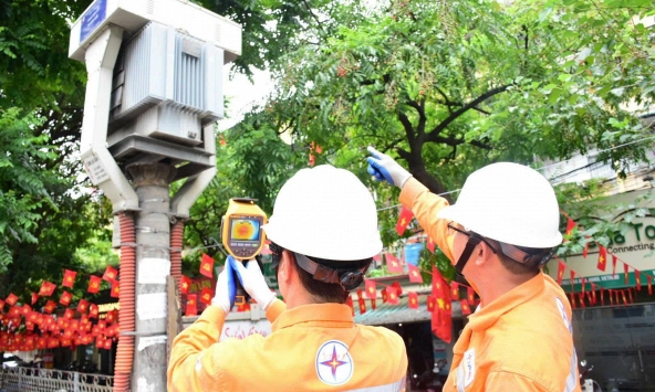 EVN Hà Nội thông báo nóng về tin cắt điện ngày 27/5, Thủ đô chạm mốc tiêu thụ điện cao nhất lịch sử