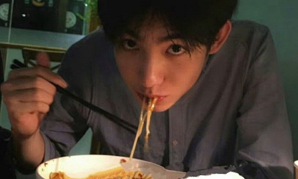 Mệt mỏi cả ngày nhưng không ngủ được vào ban đêm? Chuyên gia vạch trần 4 kiểu bữa tối 'đuổi giấc ngủ ra khỏi nhà'