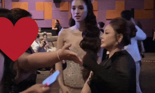 Nữ nghệ sĩ U60 là 'bà hoàng phim trăm tỷ' bị 1 nhân viên mời ra khỏi rạp: 'Tôi cảm thấy rất buồn'