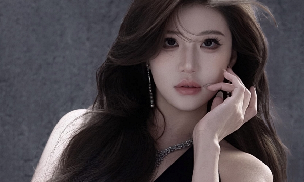Đổ bộ bất ngờ, nữ idol triệu follow khiến fans Việt 'đứng ngồi không yên'