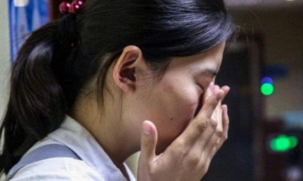 Nữ sinh giỏi nhất trường liên tiếp thi trượt đại học, 20 năm sau nhận tin báo: “Đã có bằng tốt nghiệp, đang làm giáo viên”