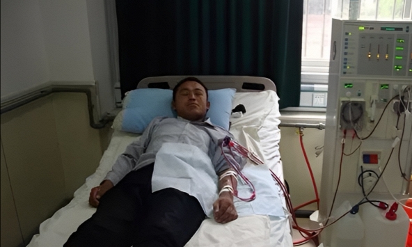 Người đàn ông tử vong vì suy thận, vợ xót xa: “Tôi nhắc mãi mà tối nào ông ấy cũng làm 2 việc này”