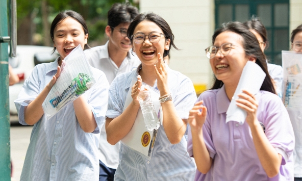 Hết giờ làm bài môn Văn thi vào lớp 10 Hà Nội: Đề 'nhiều thứ để nói', thí sinh phấn khởi!