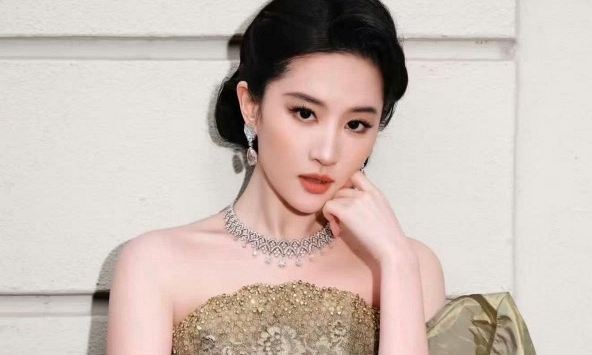 Lưu Diệc Phi dạy cho Triệu Lộ Tư, Bạch Lộc một bài học