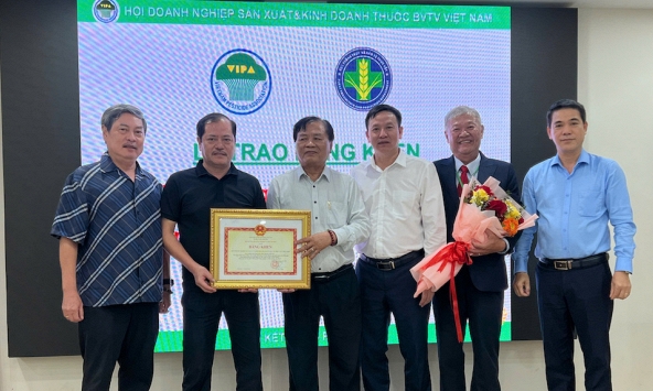 Vinh danh VIPA và 9 cá nhân xuất sắc vì những đóng góp cho ngành bảo vệ thực vật bền vững