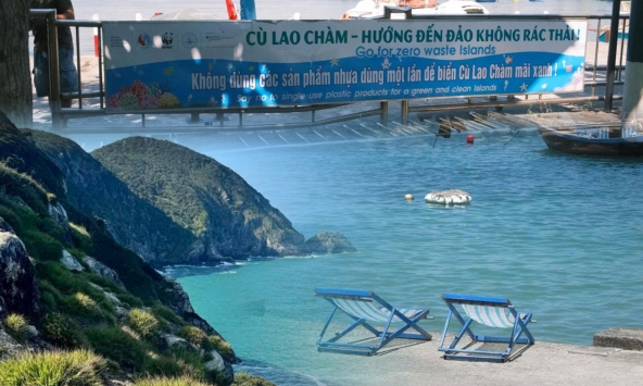 Chuyện lạ ở hòn đảo cách Hội An 20 phút: Cầm túi nilon liền bị người dân nhắc nhở, kiên trì suốt 17 năm để giữ nước trong vắt!