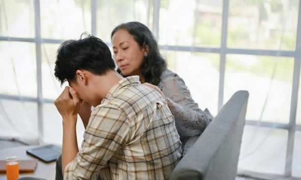 Hú hồn nghe tin con 'bị bắt', bà mẹ Hà Nội có màn ứng biến tuyệt vời giúp con thoát hiểm
