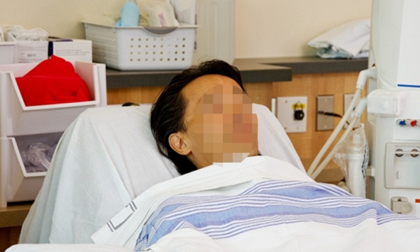 Nam quản lý 45 tuổi phát hiện suy thận giai đoạn 4, bác sĩ lắc đầu: Sao lại bỏ qua dấu hiệu này!