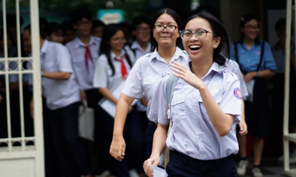 Thi vào lớp 10 TP.HCM buổi cuối: Đề Toán 'dễ thở' nhưng phân hóa cao, sĩ tử vui vì đã hoàn thành nhiệm vụ