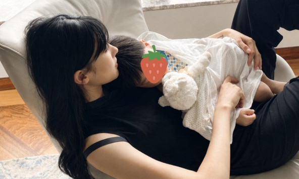 Mẹ 3 con gây tranh cãi MXH: Ly hôn 'chọn tiền chứ không chọn con', sự tàn nhẫn hay bản năng sinh tồn?