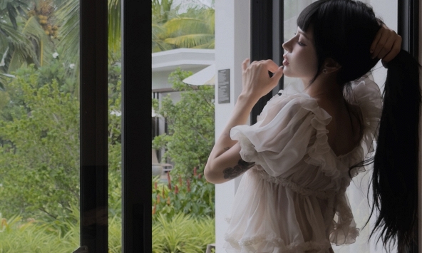 Ciin càng ngày càng đẹp, chỉ khoe ảnh thư giãn trên giường cũng đủ khiến CĐM chao đảo vì si mê