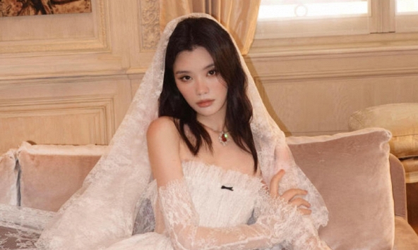 Người ta ghen tị nói Hề Mộng Dao 'vịt trời hóa phượng hoàng', nhưng quên mất cô vốn được nuôi dạy như công chúa trước khi làm dâu hào môn