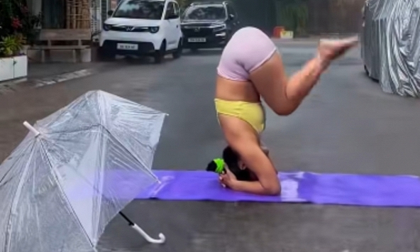 Tập Yoga dưới mưa, đoạn video ngắn của hot girl bất ngờ lan truyền gây tranh cãi 