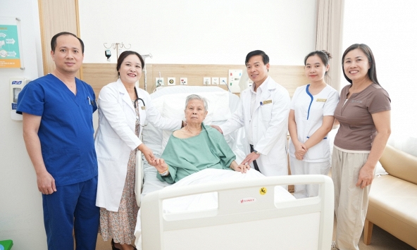 Cứu cụ bà 93 tuổi suy tim, suy thận, viêm phổi cùng lúc nhờ phối hợp đa chuyên khoa tại Vinmec Hải Phòng