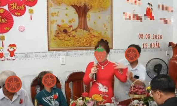 Đám cưới đang viral lúc này: Mẹ chú rể công khai đòi vàng mừng cưới mặc kệ người nhà can ngăn
