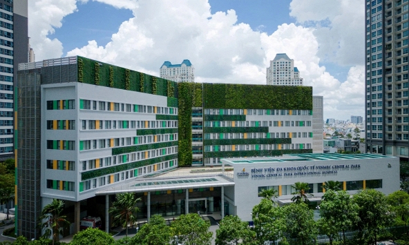 Đến Việt Nam mổ u não tại bệnh viện của tỷ phú Phạm Nhật Vượng, bệnh nhân Campuchia nhận kết quả bất ngờ sau 6 ngày