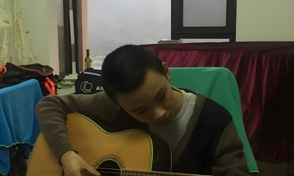Phát hiện phó giáo sư 23 tuổi có bằng cấp cao nhất là trung học cơ sở vẫn đứng giảng tại Đại học Bắc Kinh