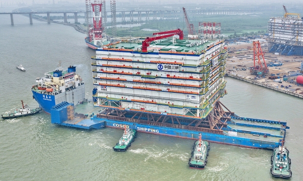 Trung Quốc thả công trình nặng 25.000 tấn, cao tương đương tòa nhà chung cư 15 tầng xuống biển: Để làm gì?