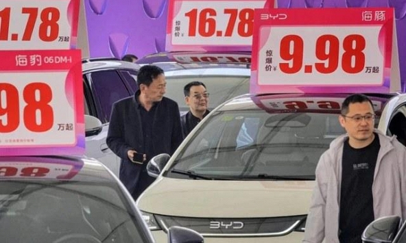 Lãi 5.000 nhân dân tệ một chiếc xe: phép tính phía sau cuộc chiến giá xe điện Trung Quốc và lý do nó không thể kéo dài