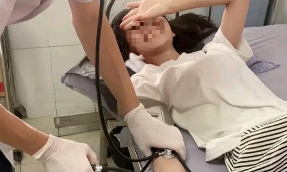 Cô gái 17 tuổi chảy hơn 2 lít máu, vỡ hoàng thể nguy hiểm chỉ vì 1 việc nhiều người thích làm khi tắm