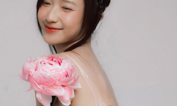 Nhan sắc bất chấp thời gian của hot girl Trâm Anh