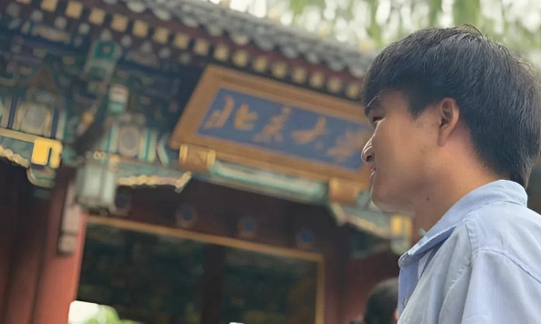 Phát hiện nam sinh ròng rã 12 năm đi từ trường nghề đến học vị Tiến sĩ Đại học Bắc Kinh