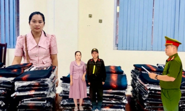 Ra quyết định khởi tố bà chủ thương hiệu vải áo dài Hoàng Thị Bích Ngọc SN 1986