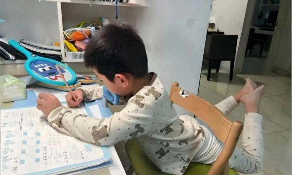 Trẻ càng bị giục càng lề mề? Đừng vội trách con, lỗi có khi là tại bố mẹ đấy!