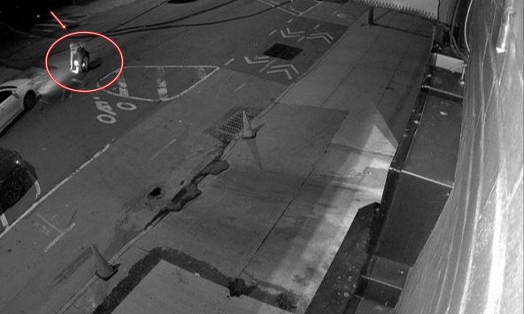Camera ghi cảnh lạ lúc 2 giờ sáng: Nhóm người âm thầm xuất hiện, hành động sau đó khiến cả khu phố bất an