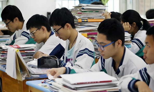 GVCN 20 năm tiết lộ: Học sinh sở hữu 4 dấu hiệu lạ này đều là học sinh giỏi 'ngầm', cha mẹ cứ yên tâm