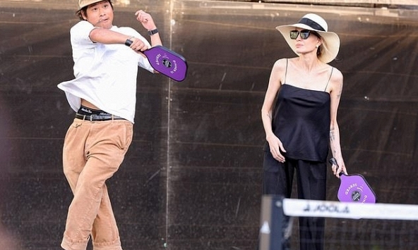 Tóm gọn Angelina Jolie và con trai nuôi gốc Việt trên sân pickleball, Pax Thiên hiện thế nào sau tin đột ngột qua đời?