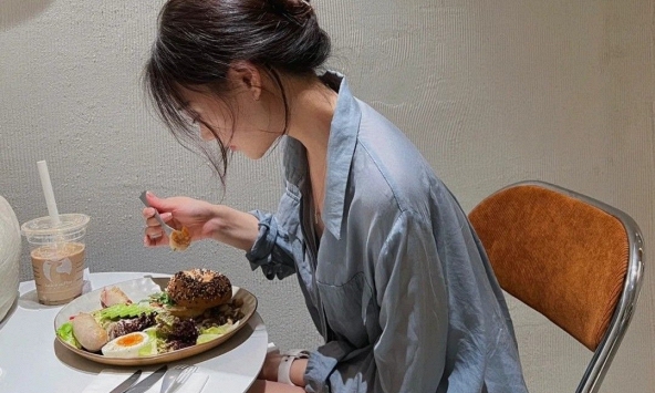 Các bác sĩ thừa nhận: Dấu hiệu nguy hiểm nhất của ung thư dạ dày không phải đau bụng, mà là 3 thay đổi…
