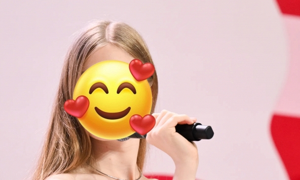 Chỉ 5 từ ' “Ai cơ ạ? Xin lỗi?”, con gái tỷ phú này đã 'tố cáo' mối quan hệ với cha mình: Khi tiền nhiều cũng bất lực!