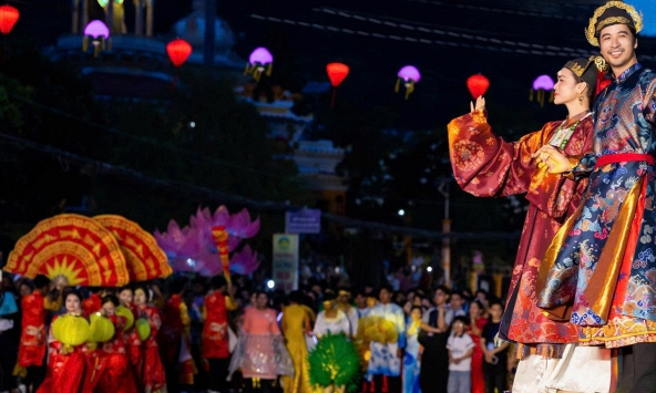 Diễn viên Đoàn Minh Tài - Nhật Kim Anh tái hiện hình ảnh lịch sử tại “Lễ hội Vía Bà Chúa Xứ Núi Sam 2026”