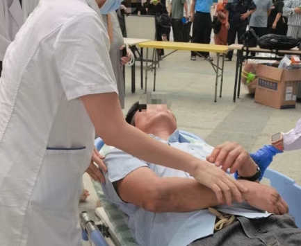 Người đàn ông 45 tuổi 3 năm đột quỵ 2 lần, bác sĩ tức giận: Ngủ kiểu này khác gì 'thách thức' mạch máu