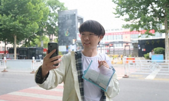 Phát hiện nam sinh từng cố tình nộp giấy trắng để được 0 điểm nay thi lại đại học, tuyên bố: 'Tôi muốn làm giáo viên'