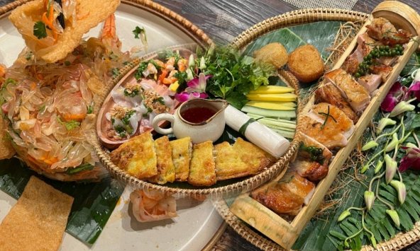 Trải nghiệm nhà hàng có vị trí đắc địa nhất Hội An, tự tay làm tô mỳ quảng vừa ý nhất cuộc đời