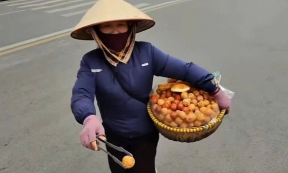 Đã có hình thức xử lý người phụ nữ 'chặt chém' khách tây 420.000 đồng 10 chiếc bánh rán