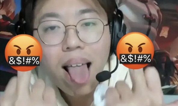 Ồn ào làng stream: Nam game thủ nổi tiếng “var” trực diện 2 nữ thần livestream