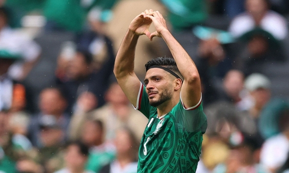 Câu chuyện xúc động về Raul Jimenez: Từng nứt sọ kinh hoàng đến bi kịch mất cha, bật khóc khi ghi bàn tại World Cup