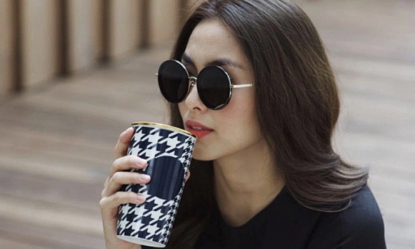 Mỹ nhân từng đi bán nước mía lề đường để mưu sinh: Nay lấy chồng thuộc gia tộc giàu bậc nhất Việt Nam, mỗi lần lộ diện lại gây bão