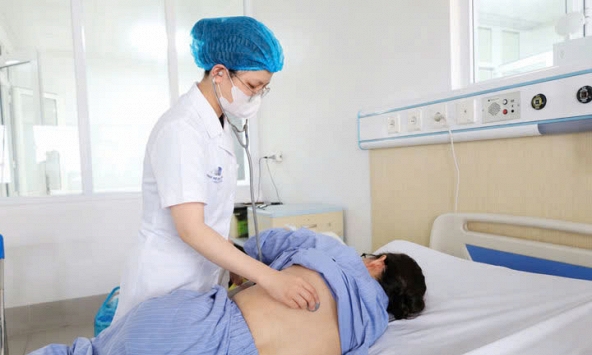 Người đàn ông U70 nhịn ăn kéo dài và uống nước kiềm để chữa ung thư, kết quả xuất hiện ngay sau 2 ngày