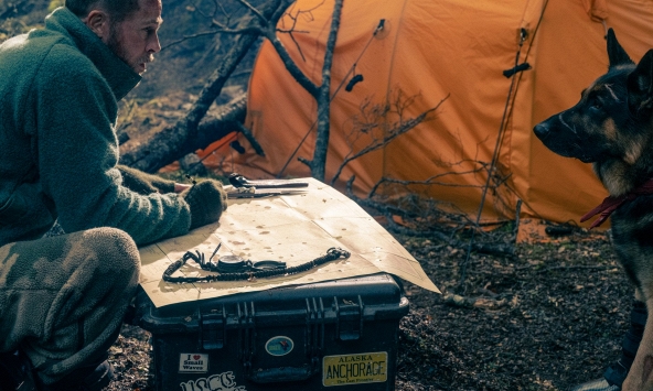 Trailer 'Trái Tim Quái Thú' hé lộ Brad Pitt sinh tồn giữa băng giá Alaska