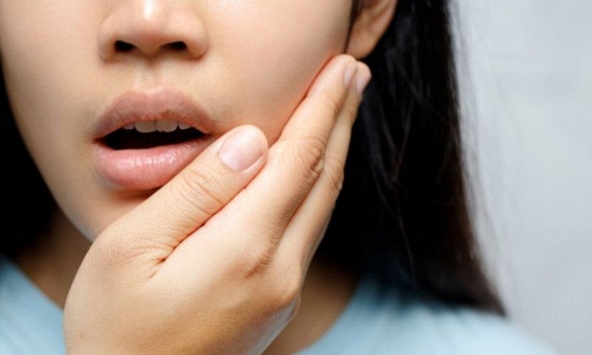 Đi khám răng định kỳ, thiếu nữ 17 tuổi tình cờ phát hiện 'vật thể lạ' trong xương hàm và căn bệnh di truyền nguy hiểm suýt bị bỏ quên!